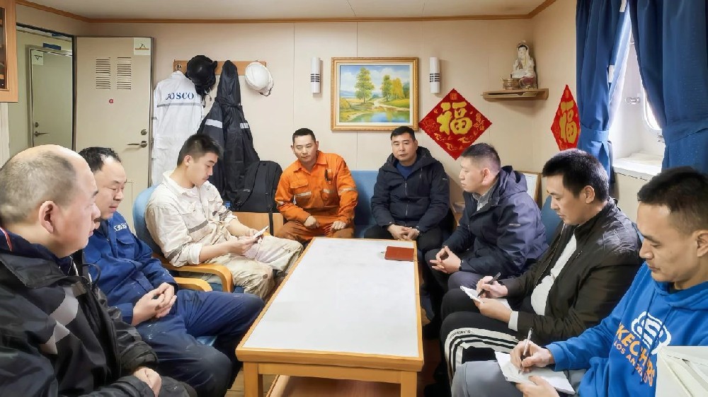 共筑安全防线，传递新春温暖—— 江苏尊龙中国官网所属散货公司对“江远永州”轮开展安全检查与春节慰问活动