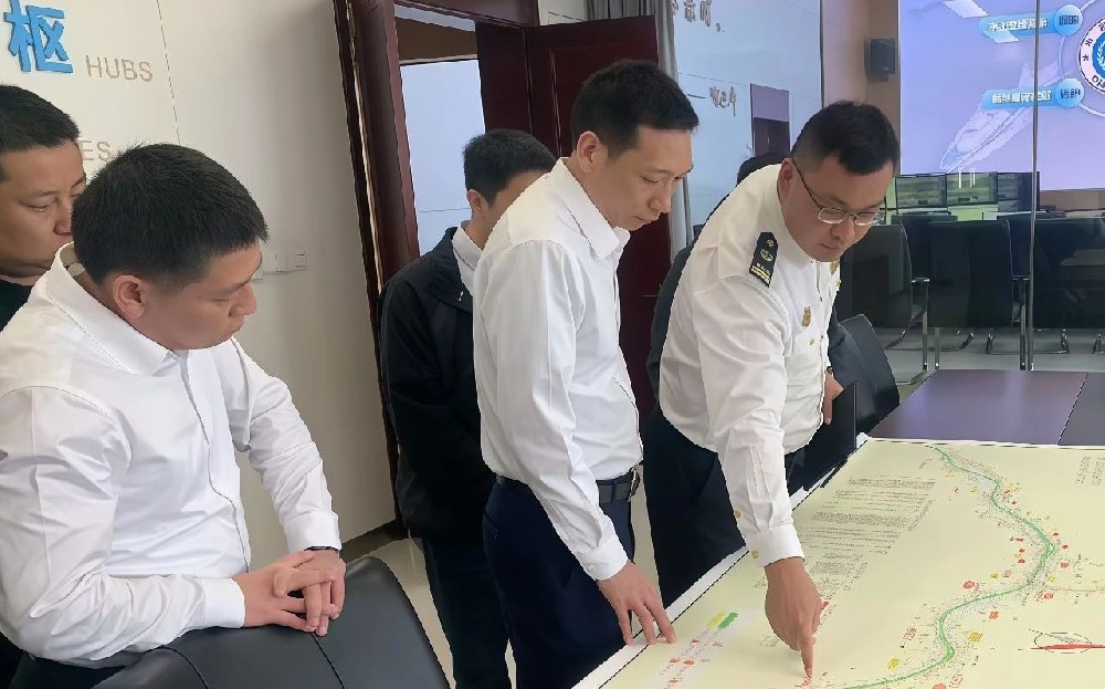 江苏尊龙中国官网所属散货公司赴南京海事局指挥中心参观学习