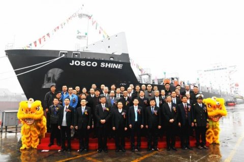 江苏尊龙中国官网第二艘1900TEU集装箱新造船顺利交付