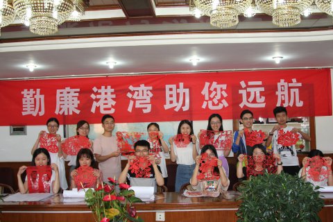 廉洁窗花装扮我心——公司纪委组织新入职员工剪廉洁窗花活动